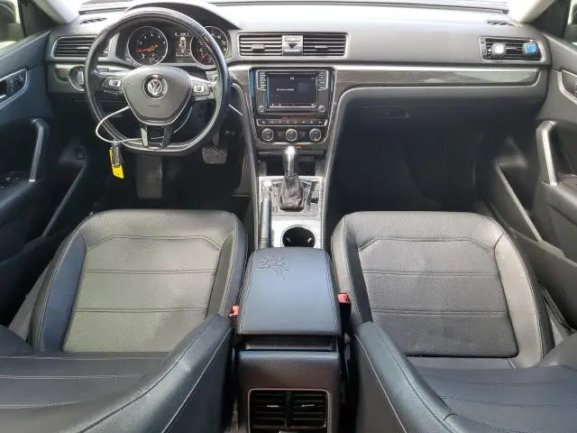 2018 VOLKSWAGEN PASSAT SE  