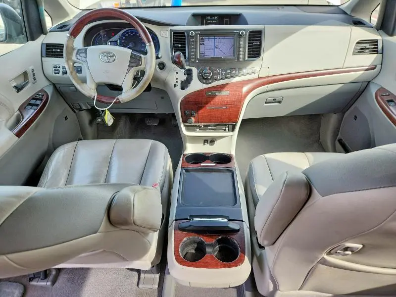 2011 TOYOTA SIENNA LIMITED 7-PASSENGER  