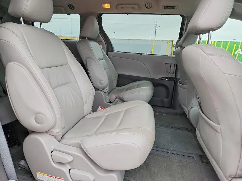 2015 TOYOTA SIENNA XLE PREMIUM 7-PASSENGER  