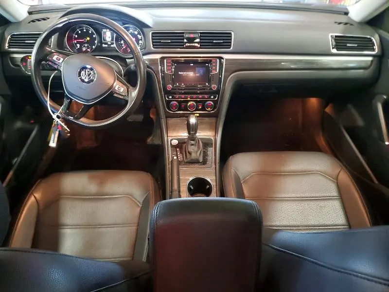 2018 VOLKSWAGEN PASSAT SE  