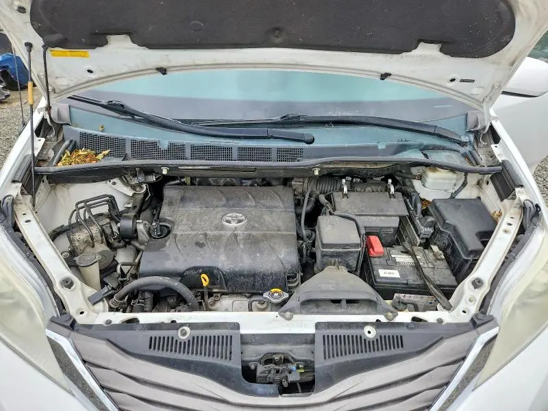 2011 TOYOTA SIENNA XLE 8-PASSENGER  