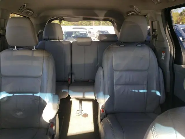 2016 TOYOTA SIENNA XLE  
