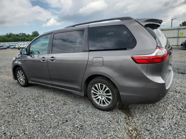 2020 TOYOTA SIENNA XLE  