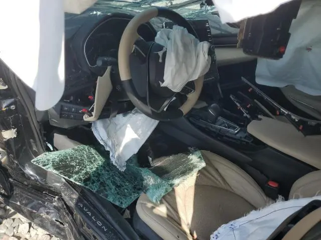 2019 TOYOTA AVALON XLE