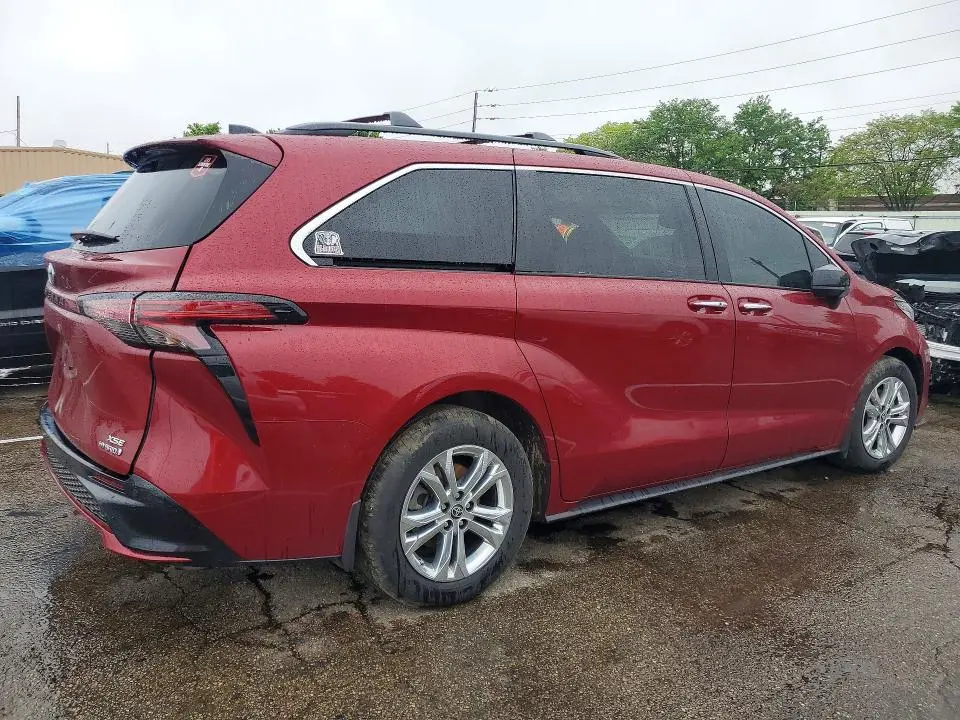 2022 TOYOTA SIENNA XSE  