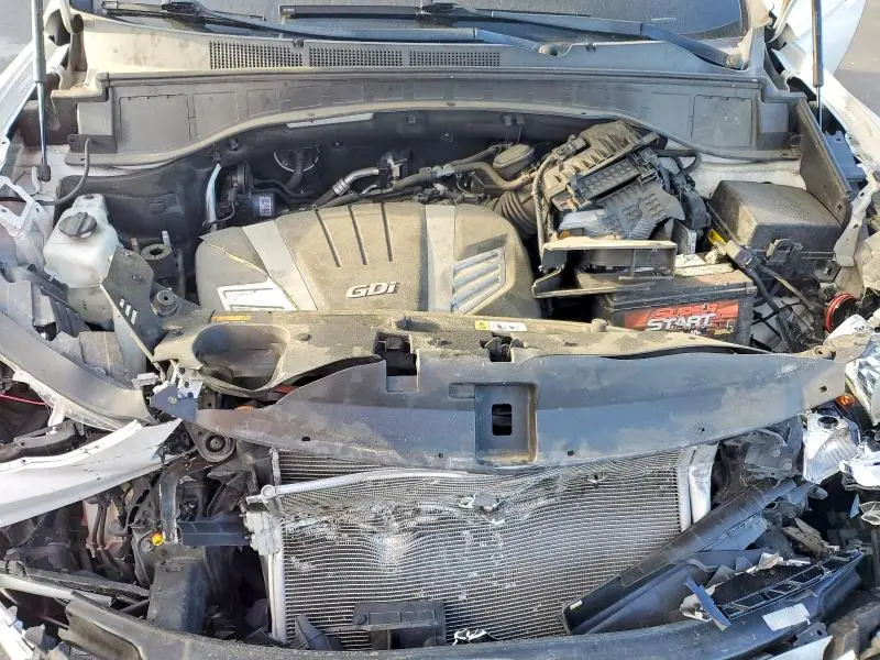 2018 HYUNDAI SANTA FE SE  