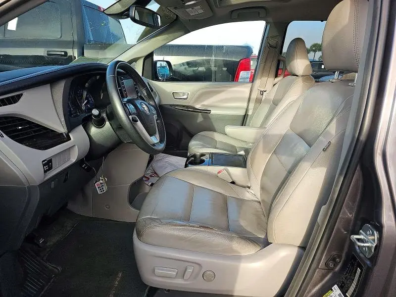 2018 TOYOTA SIENNA XLE 8-PASSENGER  