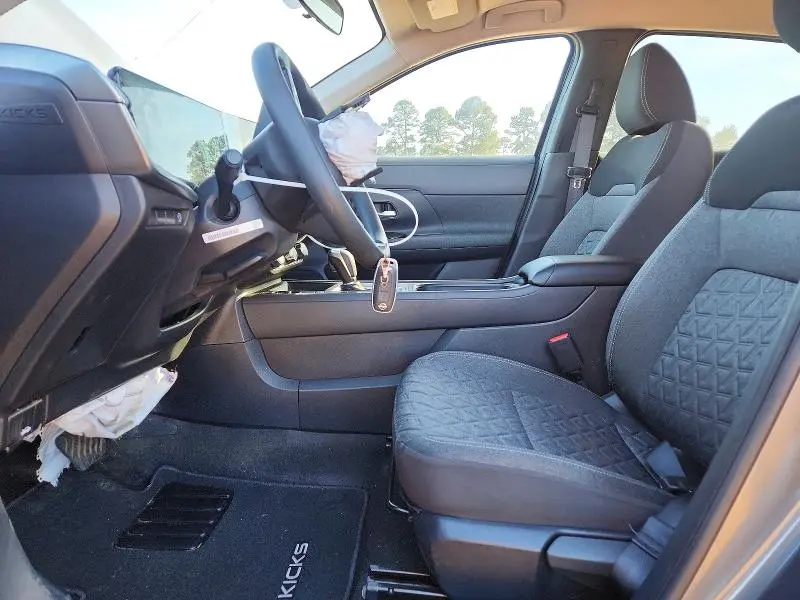 2025 NISSAN KICKS SV  