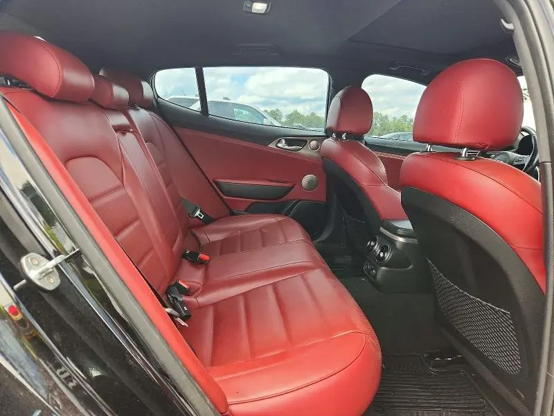 2019 KIA STINGER GT2  