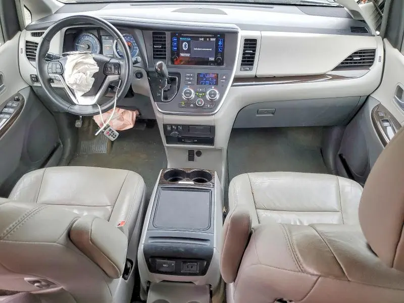 2017 TOYOTA SIENNA XLE  