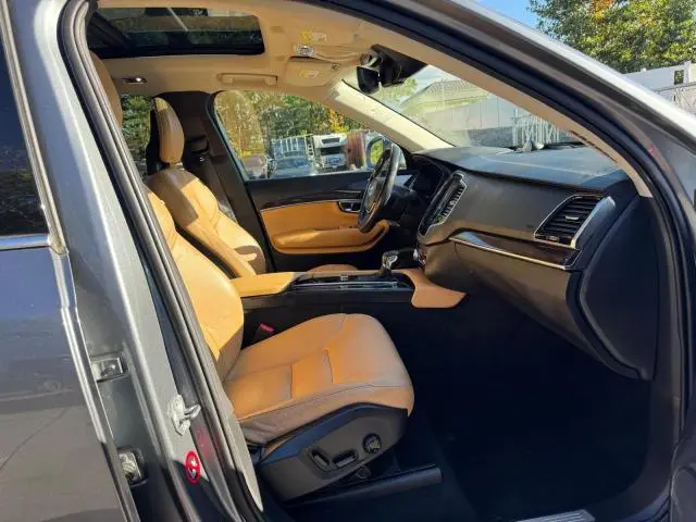 2016 VOLVO XC90 T6  