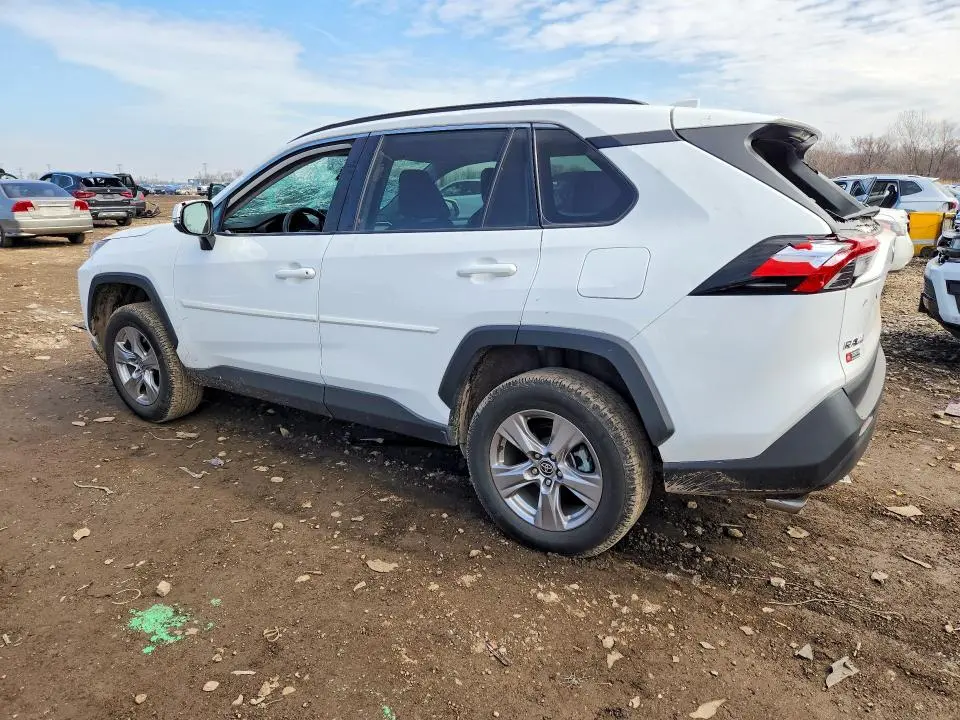 2022 TOYOTA RAV4 XLE  