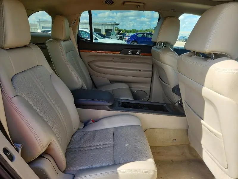 2010 LINCOLN MKT   