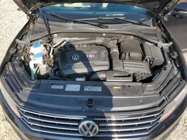 2016 VOLKSWAGEN PASSAT SE  