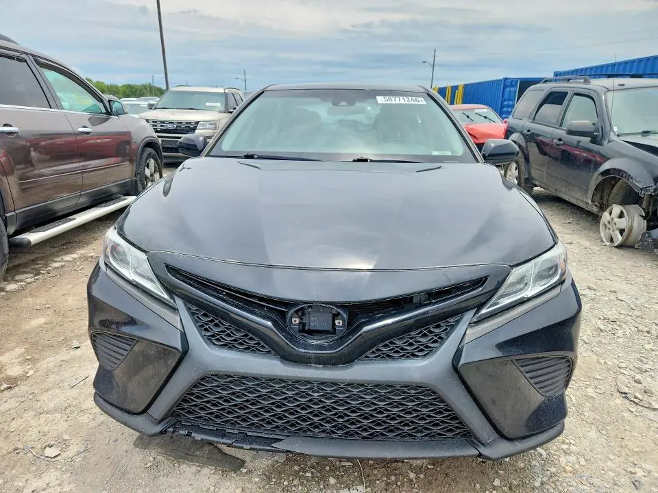 2018 TOYOTA CAMRY SE  