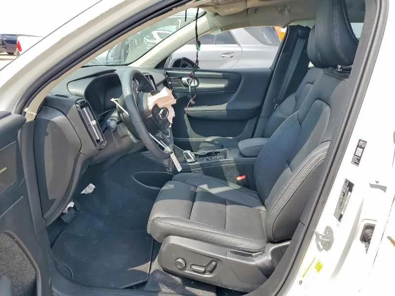 2026 VOLVO XC40 PLUS  