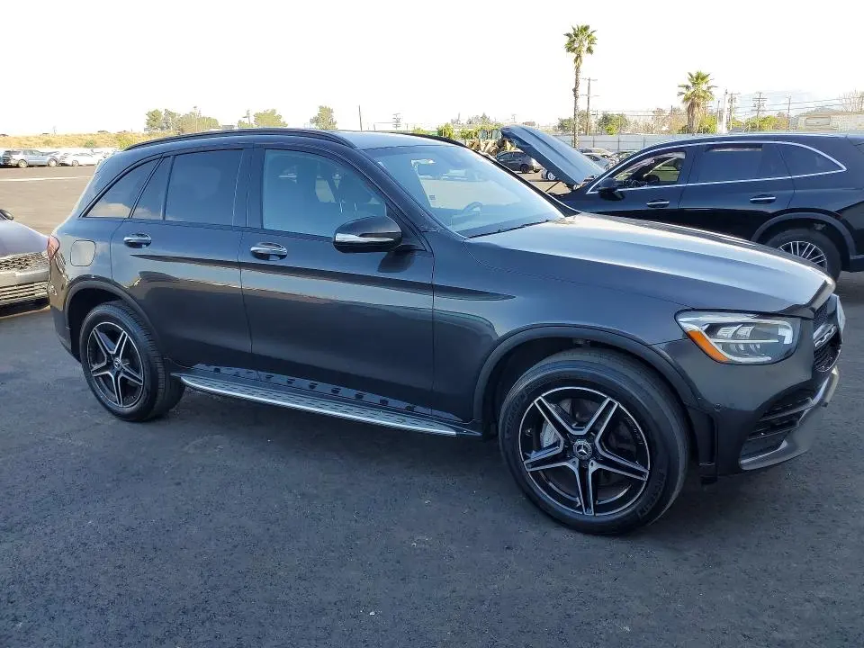 2022 MERCEDES-BENZ GLC 300  