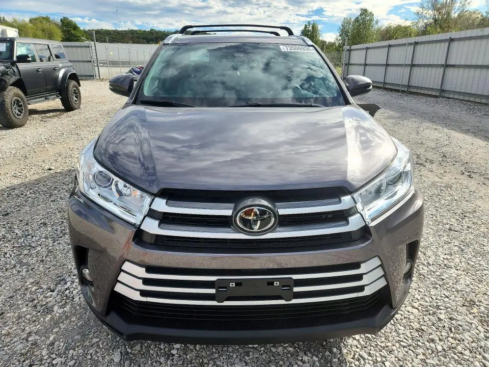 2019 TOYOTA HIGHLANDER XLE  