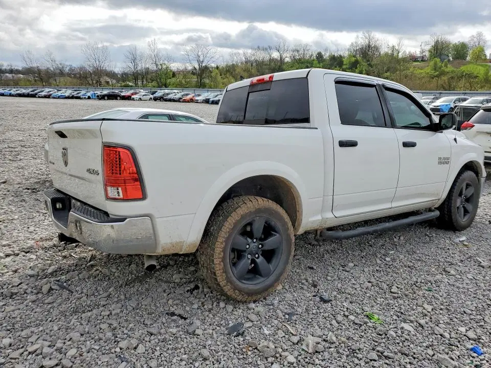 2016 RAM 1500 SLT  