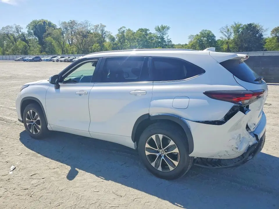 2024 TOYOTA HIGHLANDER XLE  
