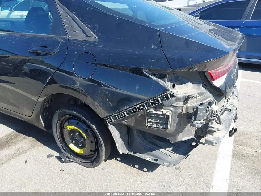 2024 HYUNDAI ELANTRA SE