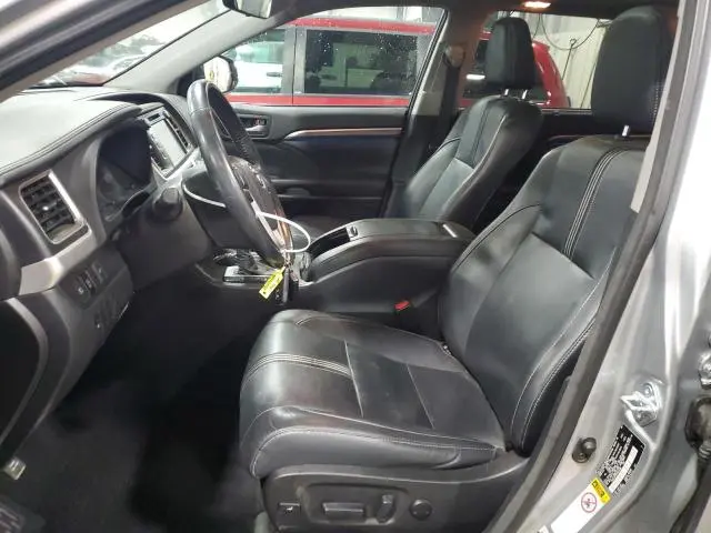 2017 TOYOTA HIGHLANDER SE  