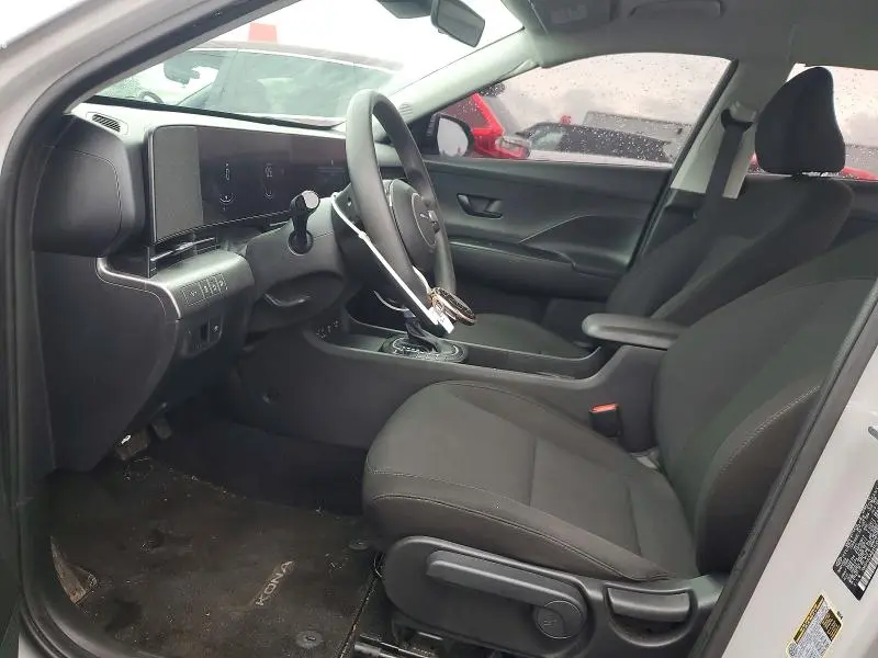 2024 HYUNDAI KONA SE  