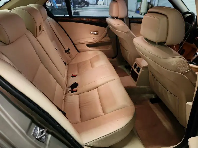 2010 BMW 528I   