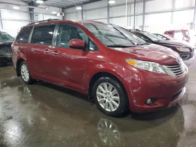 2017 TOYOTA SIENNA XLE  