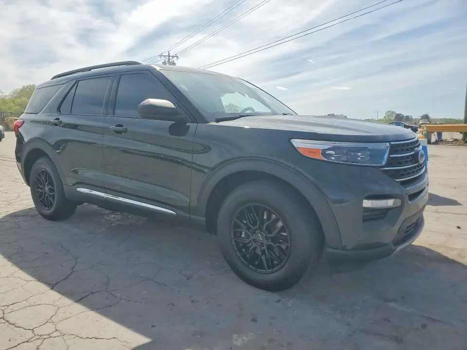 2022 FORD EXPLORER XLT  