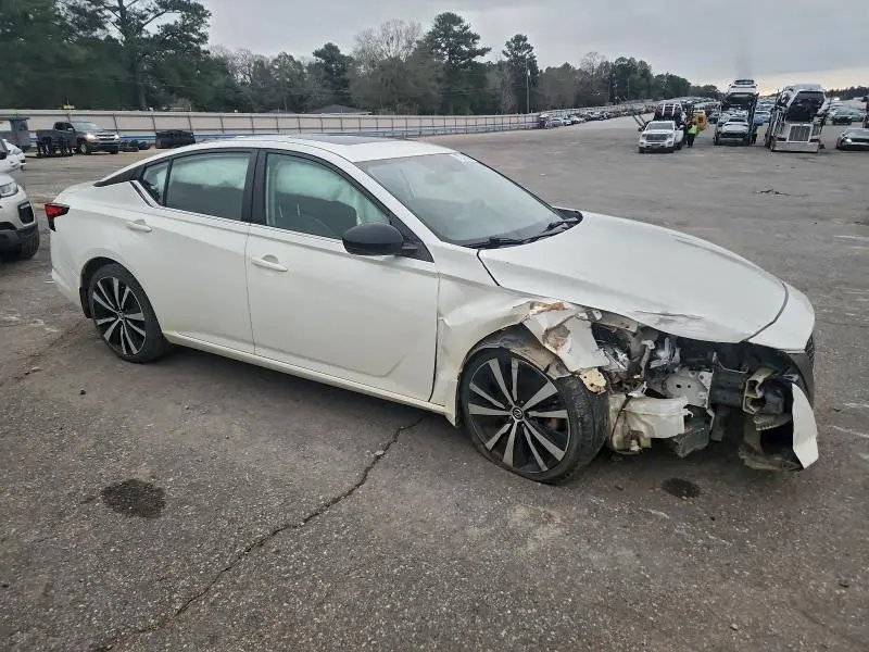 2019 NISSAN ALTIMA SR  