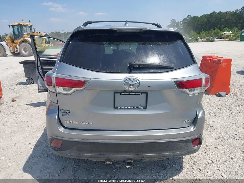 2014 TOYOTA HIGHLANDER XLE V6