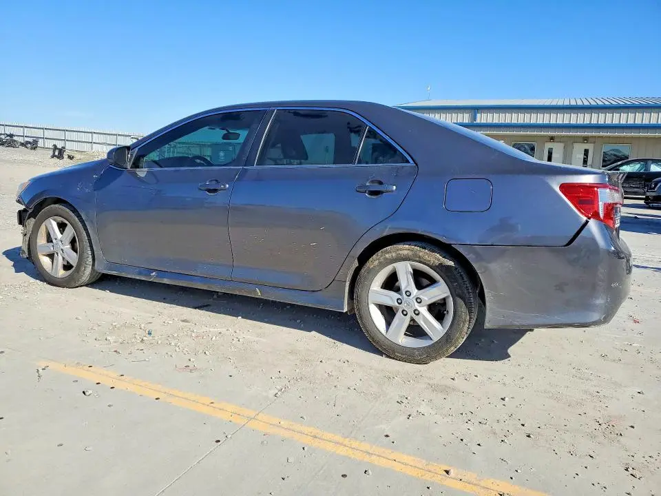 2014 TOYOTA CAMRY SE  