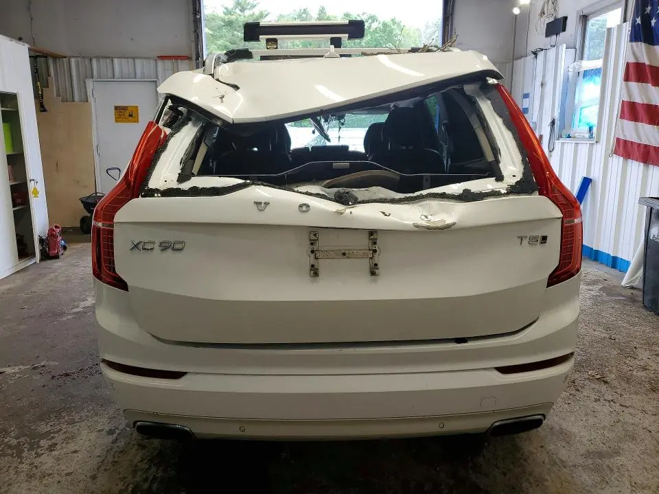 2017 VOLVO XC90 T5  