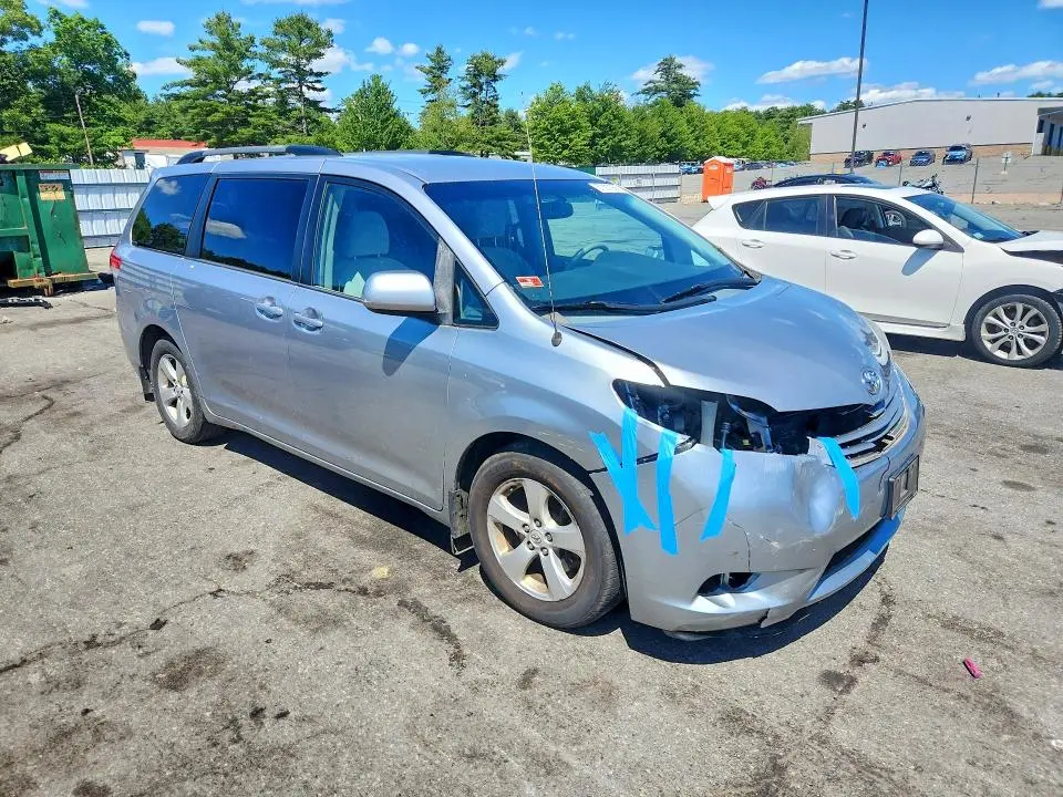 2013 TOYOTA SIENNA LE  