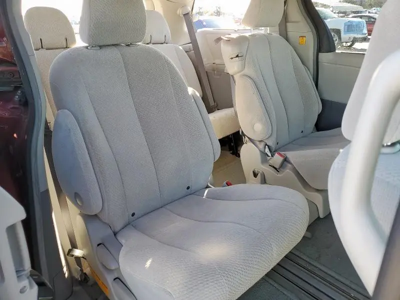 2011 TOYOTA SIENNA LE  