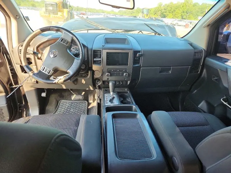 2010 NISSAN TITAN SE  
