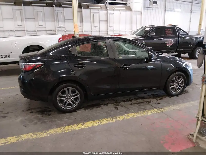 2019 TOYOTA YARIS LE