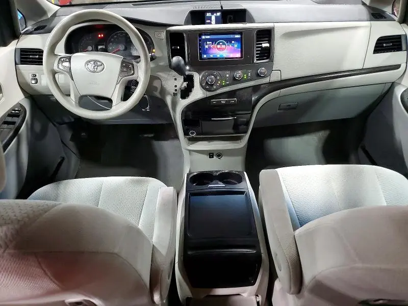 2011 TOYOTA SIENNA LE  