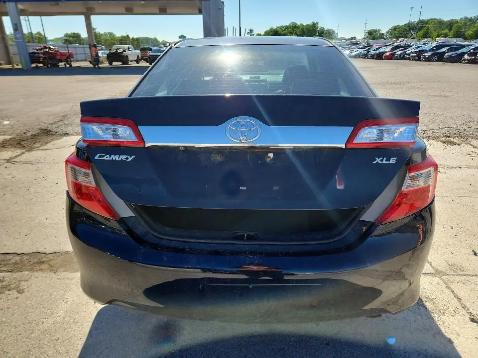 2014 TOYOTA CAMRY XLE  