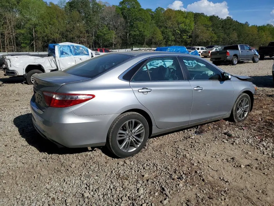 2015 TOYOTA CAMRY SE  