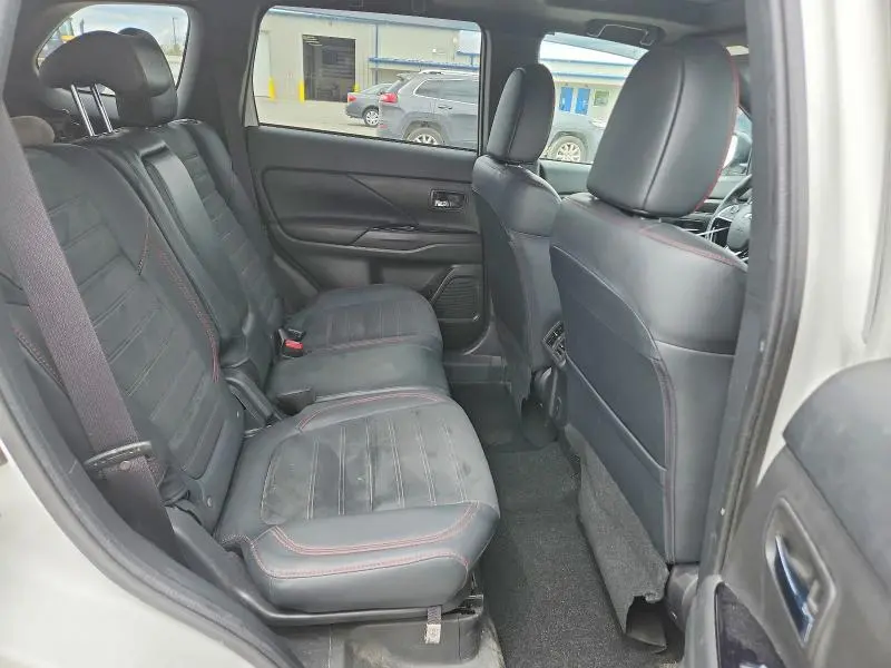 2020 MITSUBISHI OUTLANDER SE  