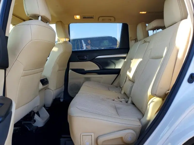 2015 TOYOTA HIGHLANDER LE PLUS  