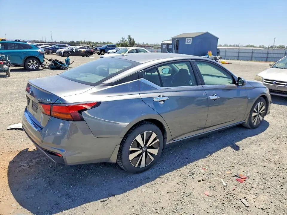 2022 NISSAN ALTIMA SV  