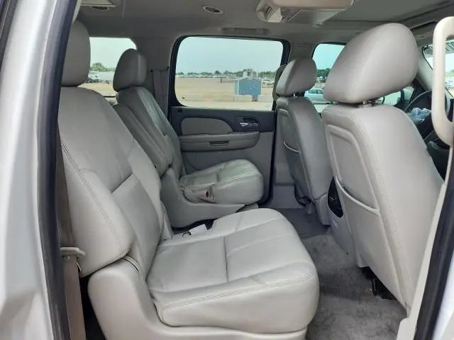 2012 CHEVROLET SUBURBAN K1500 LT  