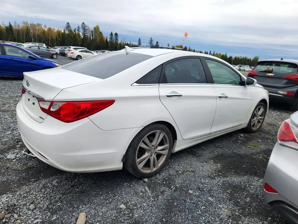 2011 HYUNDAI SONATA SE  