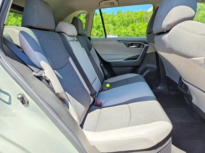 2022 TOYOTA RAV4 XLE  