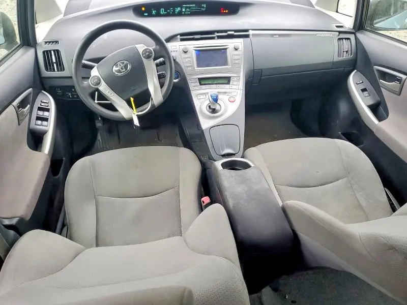 2013 TOYOTA PRIUS PLUG-IN   