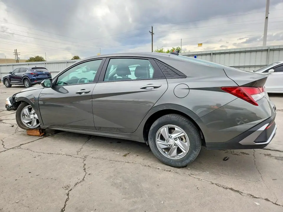 2024 HYUNDAI ELANTRA SE  