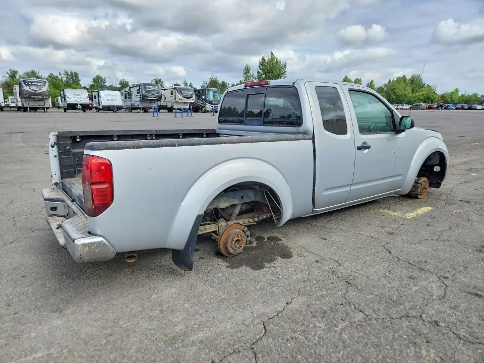 2011 NISSAN FRONTIER SV V6  